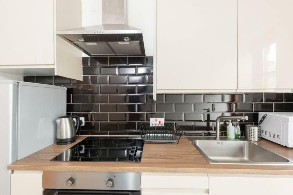 Ness Central Apartment - Greig Street إينفيرنيس المظهر الخارجي الصورة