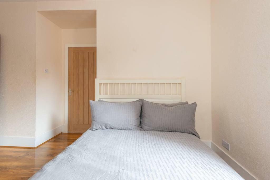 Ness Central Apartment - Greig Street إينفيرنيس المظهر الخارجي الصورة